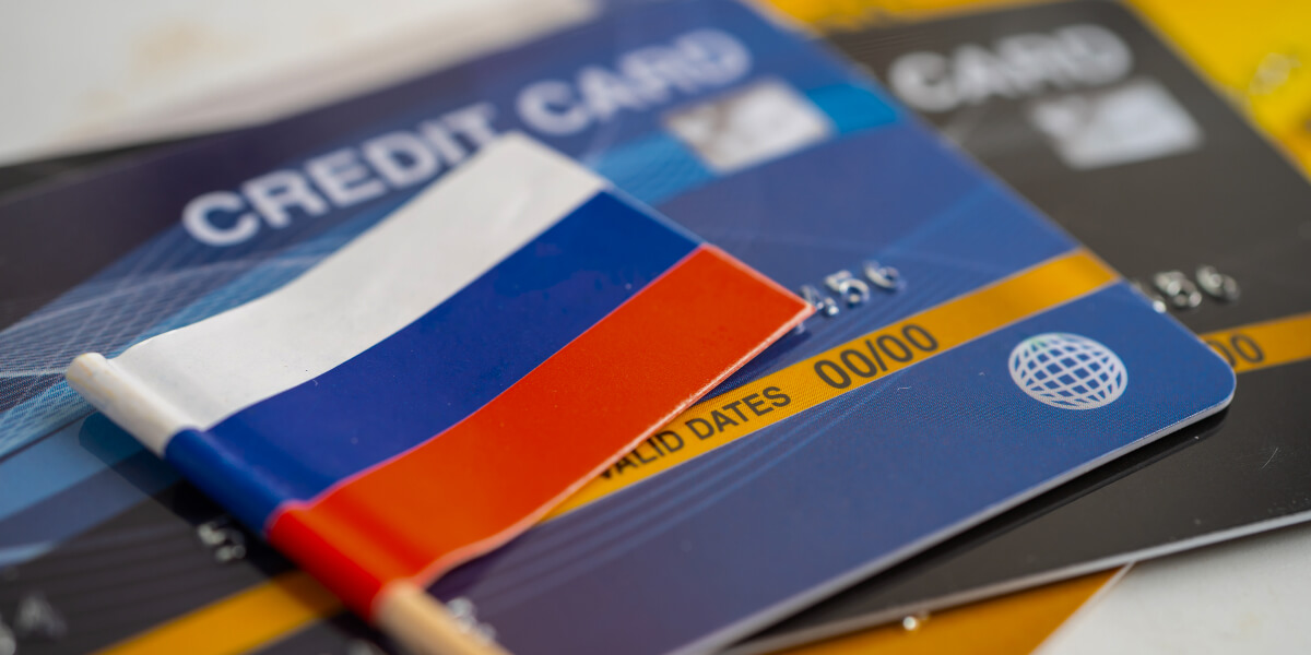 Small Russian flag displayed on a visa card.