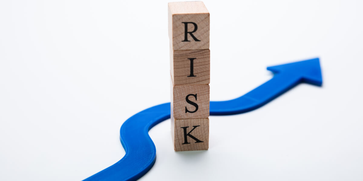  Cubes stacked on one another display the letters R, I, S, K, alongside a blue line , all set against a white surface.